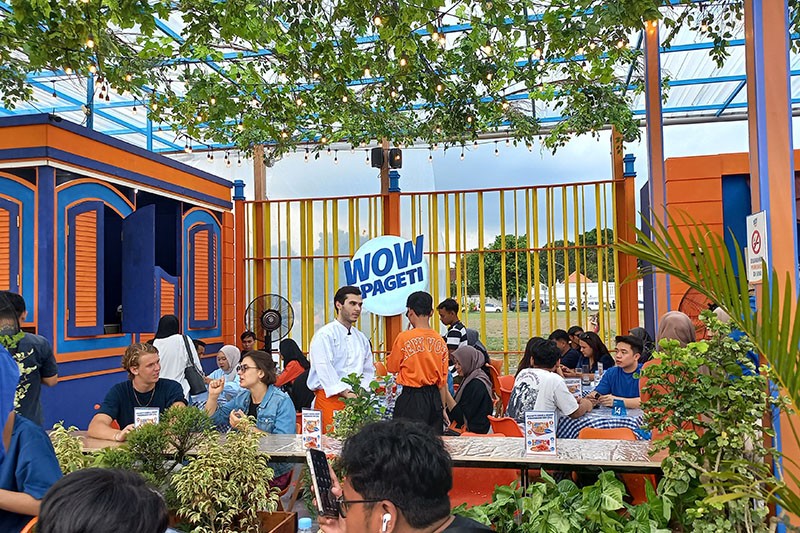 Heboh, Ribuan Warga Antre Makan Spageti di Yogyakarta  - Bagian 4