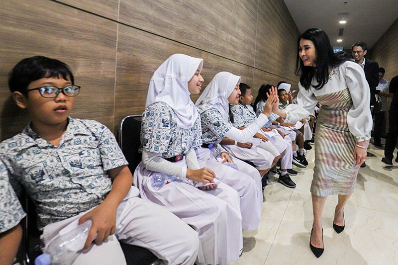 Ekspresi Bahagia Para Murid SD Dapat Kacamata Gratis dari MNC Peduli - Bagian 3