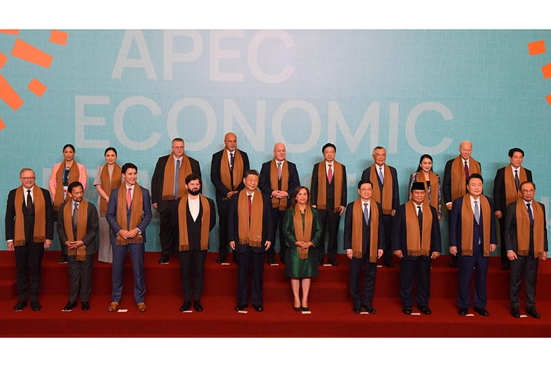 Presiden Prabowo Foto Bersama Jajaran Pimpinan Negara saat KTT APEC 2024  - Bagian 1