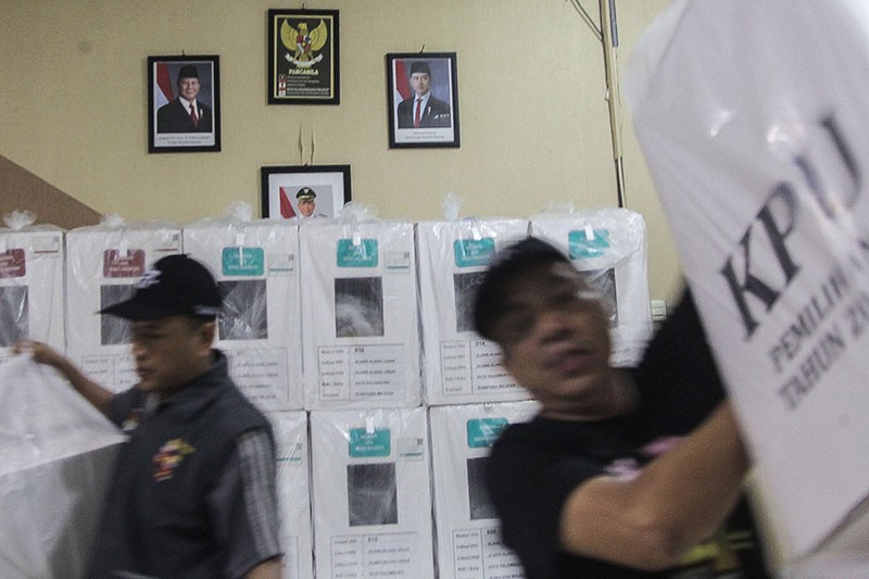 Distribusi Logistik Pilkada 2024 Dijaga Ketat - Bagian 1