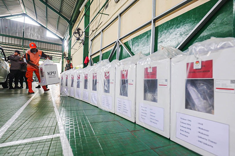 KPU Distribusi Logistik Pilkada 2024 di Jakarta Timur - Bagian 2