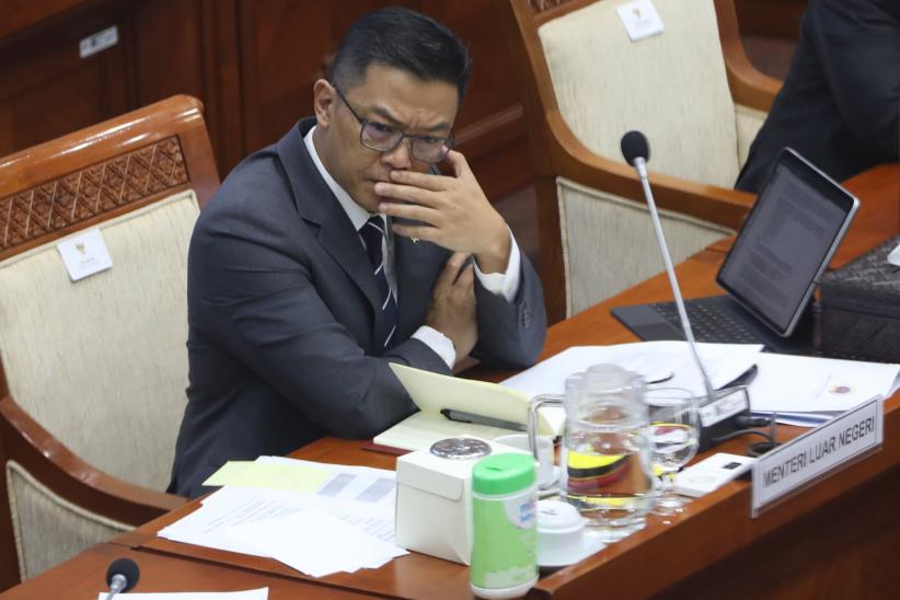 Menteri Luar Negeri Sugiono Raker dengan Komisi I DPR - Bagian 1