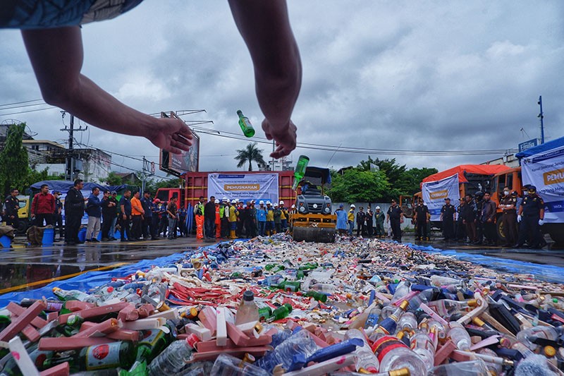 Barang Ilegal Senilai Rp5,9 Miliar Dimusnahkan Bea Cukai - Bagian 1