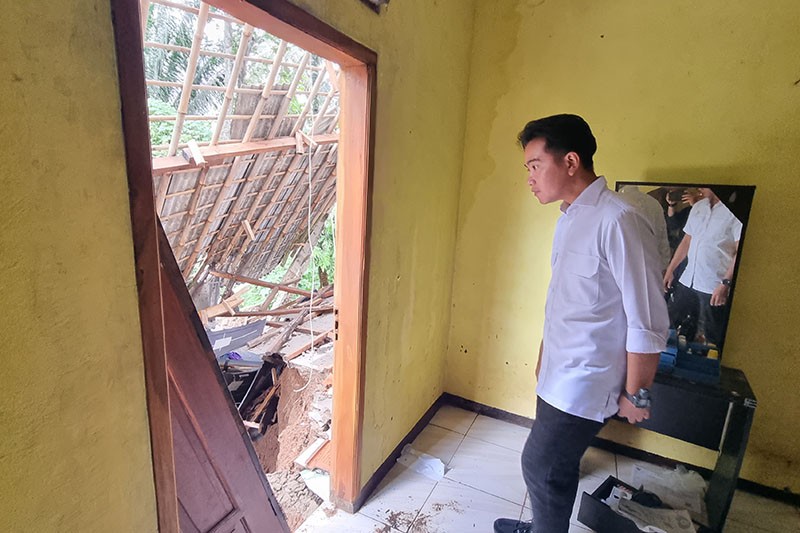 Momen Wapres Gibran Gerak Cepat Temui Korban Banjir dan Longsor Sukabumi - Bagian 1