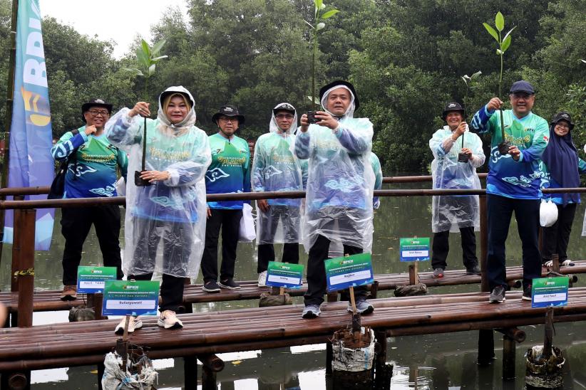 Tanam Ribuan Mangrove dan Lepas Puluhan Burung di Taman Wisata Alam - Bagian 4