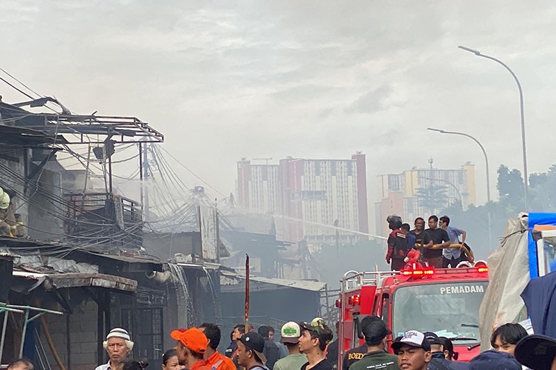 Kebakaran Permukiman Padat Penduduk di Kemayoran, 32 Mobil Damkar Dikerahkan - Bagian 1