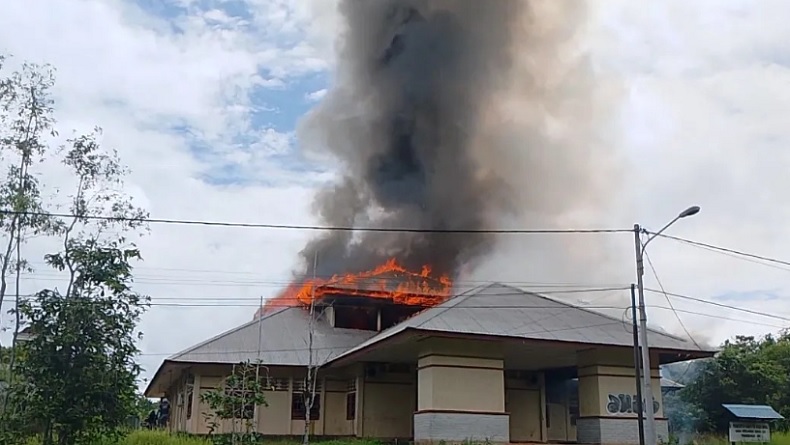 Kecewa dengan Hasil Tes SKD CPNS, Puluhan Orang Bakar Kantor BKD Boven Digoel
