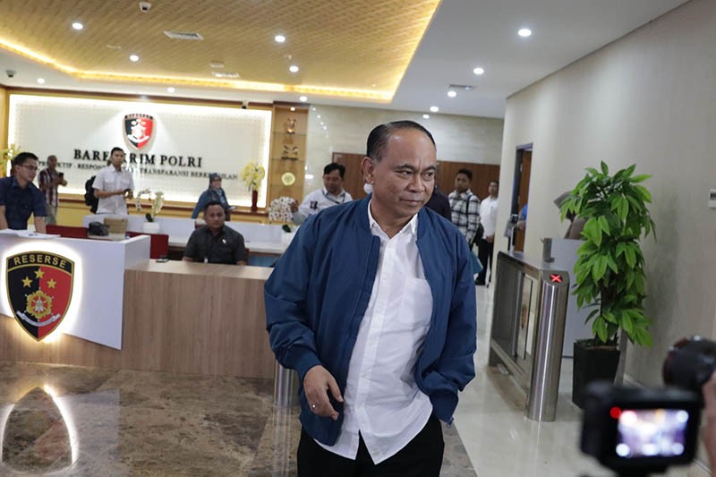 Penampakan Budi Arie Setiadi usai Diperiksa Penyidik di Bareskrim Polri - Bagian 1