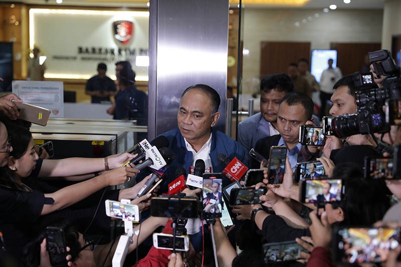Penampakan Budi Arie Setiadi usai Diperiksa Penyidik di Bareskrim Polri - Bagian 3