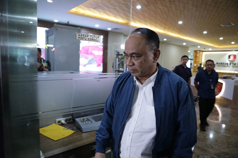 Penampakan Budi Arie Setiadi usai Diperiksa Penyidik di Bareskrim Polri - Bagian 2