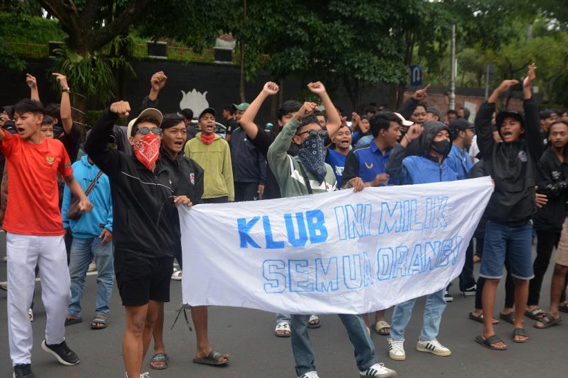 Ratusan Suporter PSIS Semarang Geruduk Markas Polda Jateng - Bagian 3