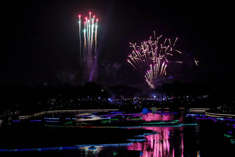Foto-Foto Pesta Kembang Api Meriahkan Perayaan Malam Tahun Baru 2025 di TMII - Bagian 1