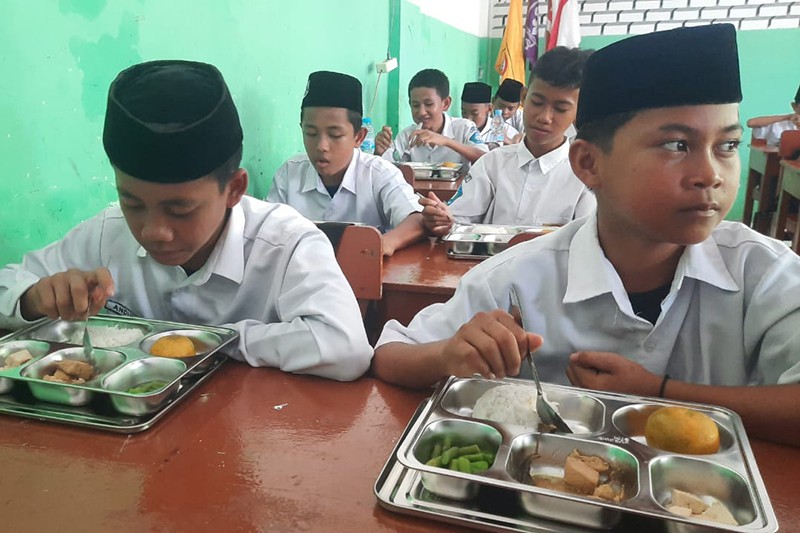 Antusias Santap Makan Bergizi Gratis, Siswa Depok: Terima Kasih Pak Prabowo - Bagian 1