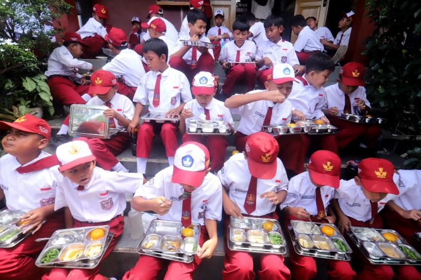 Momen Kompak Siswa Makan Bergizi Gratis   - Bagian 1