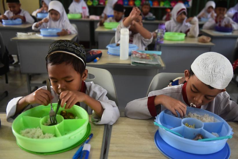 Potret Siswa Tidak Menghabiskan Makan Bergizi Gratis, Bungkus Dibawa Pulang - Bagian 1