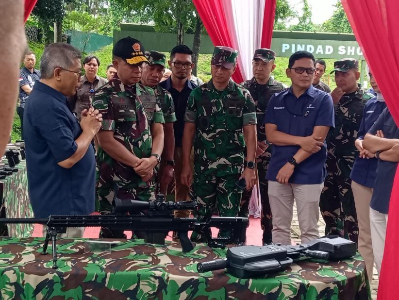 Panglima TNI Uji Performa Senjata Pindad Buatan Dalam Negeri - Bagian 3