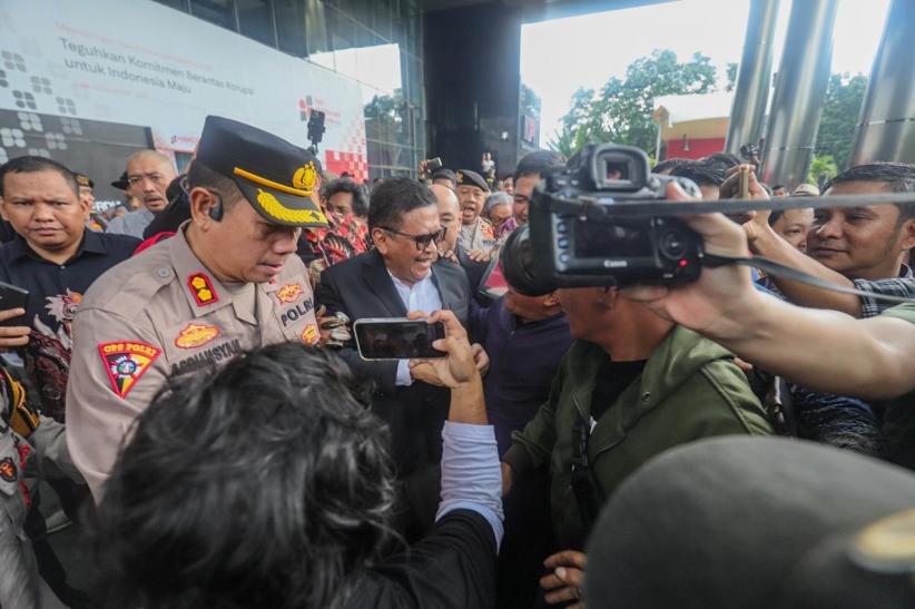 Senyum Hasto Kristiyanto usai Diperiksa KPK 3 Jam Tidak Pakai Rompi Oranye - Bagian 3