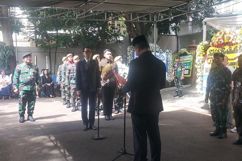 Haru, Dino Patti Djalal Serahkan Jenazah Hasjim Djalal dengan Suara Bergetar - Bagian 2