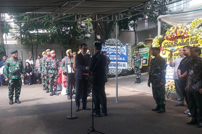 Haru, Dino Patti Djalal Serahkan Jenazah Hasjim Djalal dengan Suara Bergetar - Bagian 1