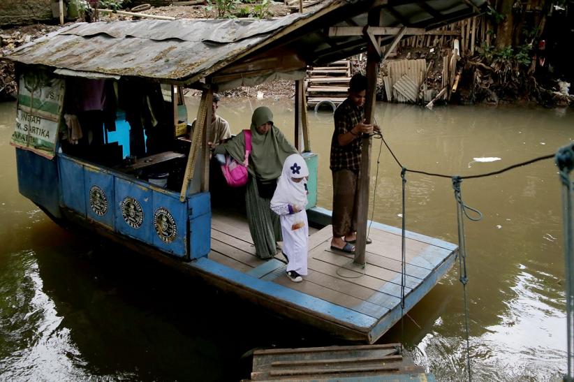 Murah dan Cepat, Perahu Eretan Jadi Transportasi Pelajar di Kali Pesanggrahan - Bagian 6
