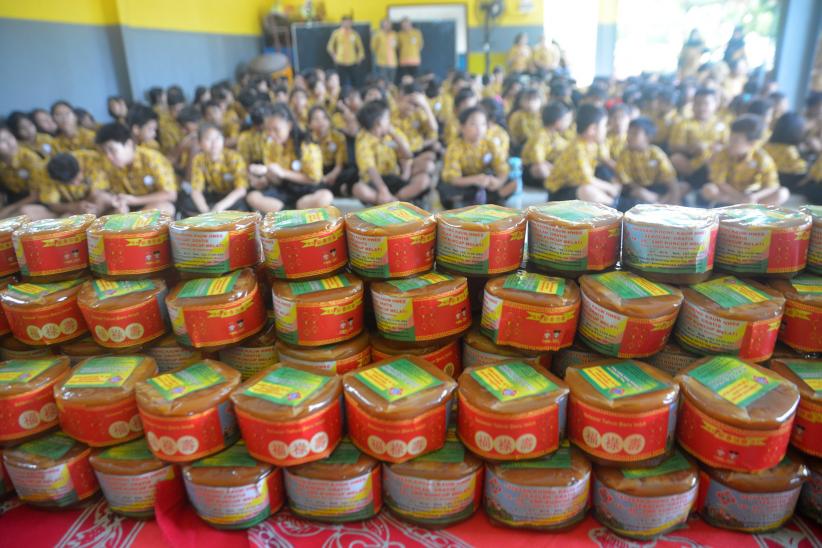 Tradisi Bagi-Bagi Kue Keranjang Sambut Imlek 2576 - Bagian 1