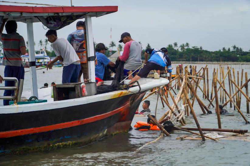 Pembongkaran Pagar Laut Ilegal, TNI hingga Nelayan Turun Tangan - Bagian 5