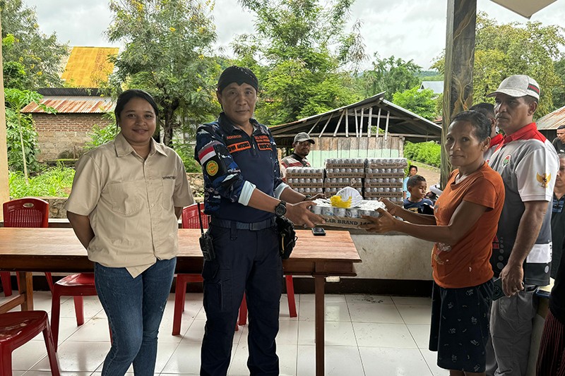 Aeroscue TNI AU Terbangkan Bantuan untuk Korban Erupsi Gunung Lewotobi Laki-Laki - Bagian 4