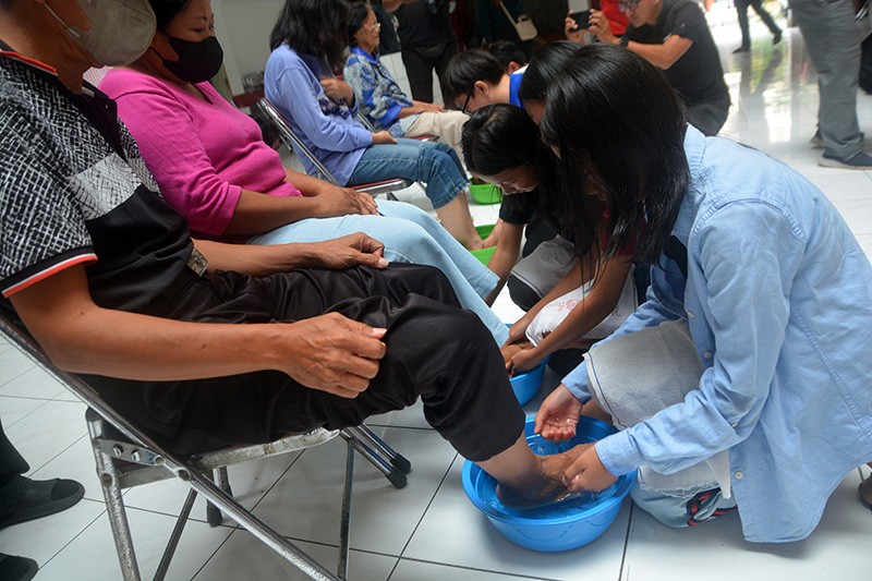 Ritual Basuh Kaki Jelang Imlek di Semarang - Bagian 3