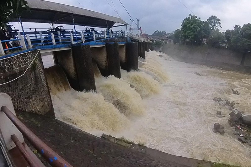 Bendung Katulampa Siaga 4 Siang Ini, Warga Jakarta Diminta Waspada - Bagian 1