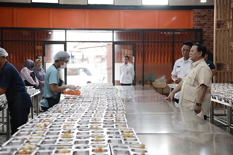 Presiden Prabowo Sidak Dapur Umum Makan Bergizi Gratis - Bagian 1