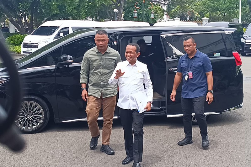 Ekspresi Bahlil Dipanggil Prabowo ke Istana di Tengah Polemik Gas LPG 3 Kg - Bagian 1