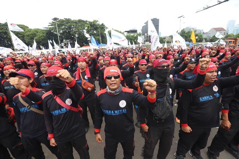 Aksi Teatrikal Buruh Tuntut Pengesahan UU Ketenagakerjaan Baru - Bagian 5