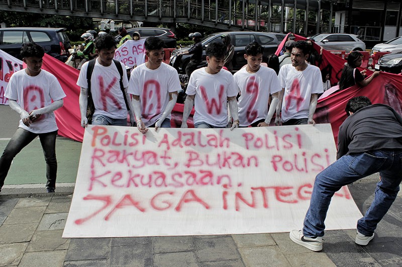 Ratusan Massa Desak Polisi Selesaikan Kasus Hukum yang Belum Tuntas - Bagian 2