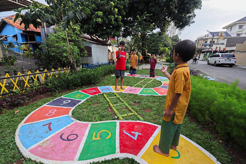 Keseruan Anak-Anak Bermain Permainan Tradisional di Taman Robusta - Bagian 1