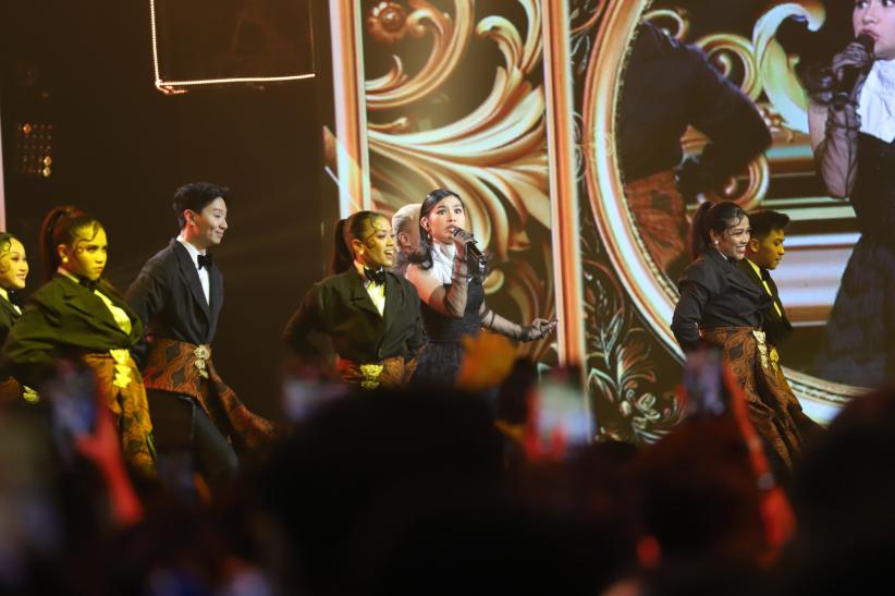 Penampilan Vanessa Zee Buka Spektakuler Show 3 Indonesian Idol Season XIII - Bagian 3