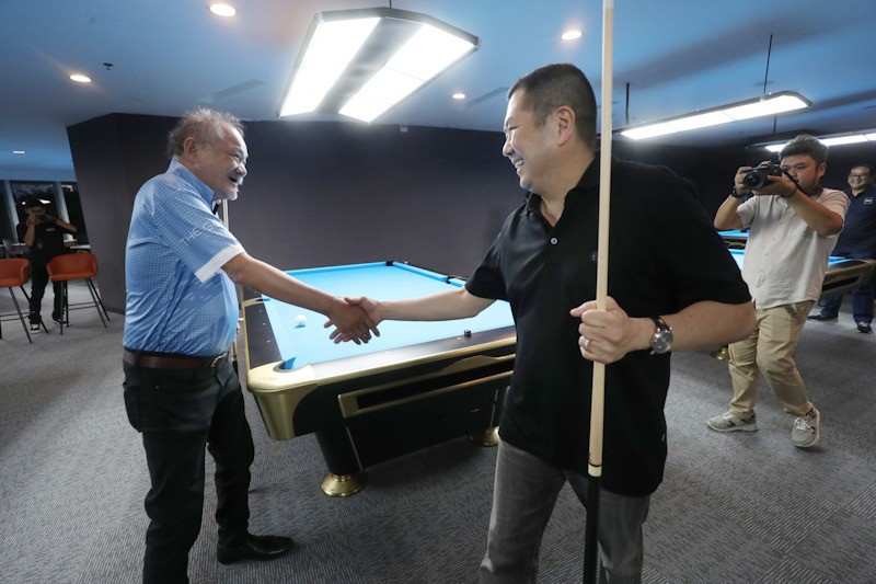 Potret Hary Tanoesoedibjo dan Legenda Biliar Dunia Efren Reyes Adu Skill - Bagian 5