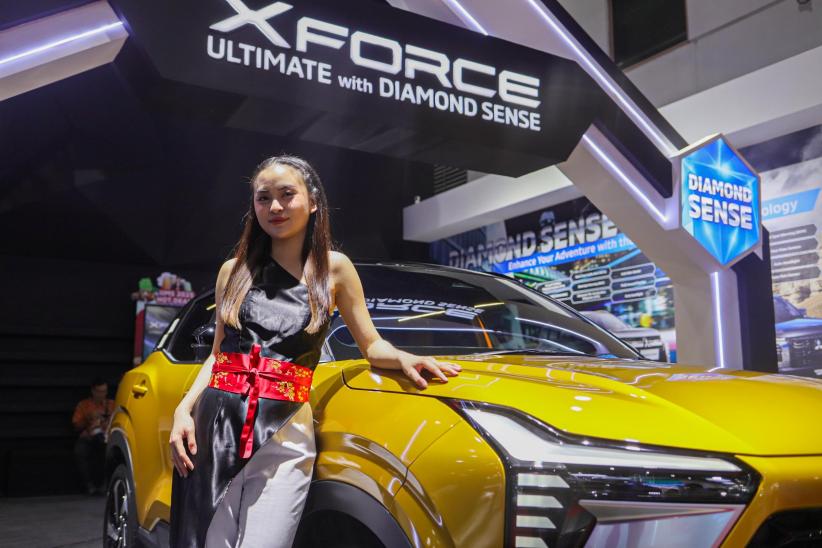 Potret Usher Cantik Jadi Magnet Pengunjung IIMS 2025 - Bagian 6