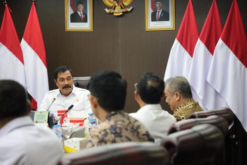 Penyerahan Manfaat Pensiun dan THT kepada Menteri Agus Andrianto - Bagian 1