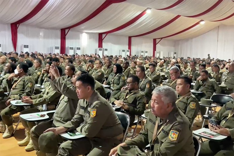 Potret Kepala Daerah Kompak Pakai Seragam Serba Hijau dan Sepatu PDL di Akmil - Bagian 1