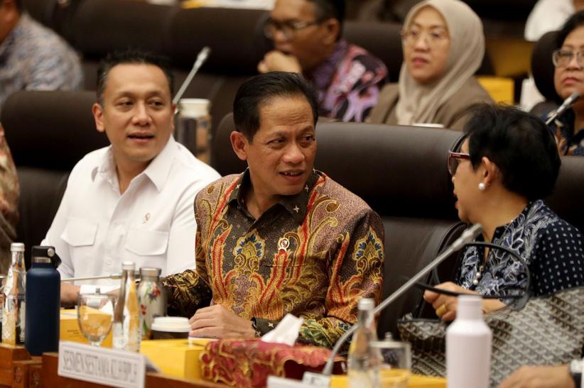 DPR bersama Menteri Lingkungan Hidup Bahas Strategi Pengelolaan Sampah Berkelanjutan - Bagian 2