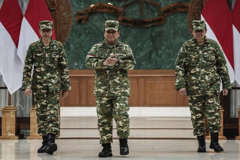 Potret Presiden Prabowo, SBY dan Jokowi Berseragam Militer di Tengah Guyuran Hujan - Bagian 3