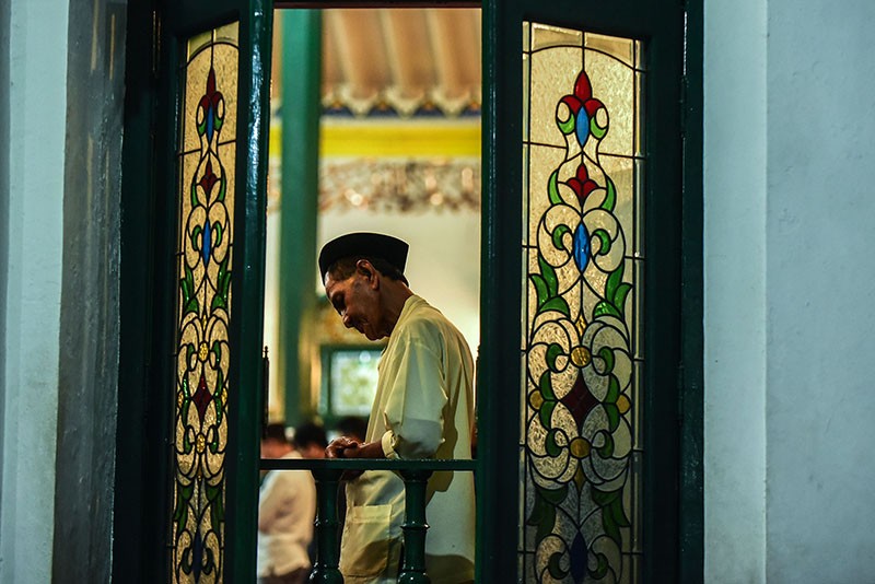 Umat Muslim Kota Palembang Khusyuk Sholat Tarawih Perdana Ramadhan 1446 H - Bagian 1