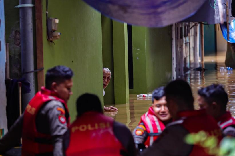 Potret Permukiman Warga Kebon Pala Masih Terendam Banjir Setinggi 2 Meter - Bagian 1