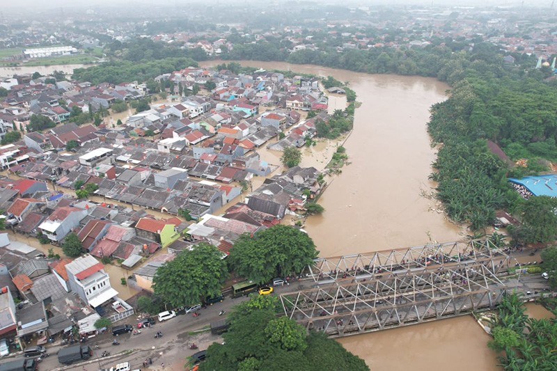 Pantauan dari Udara Dampak Banjir Bekasi Rendam Ribuan Rumah - Bagian 3