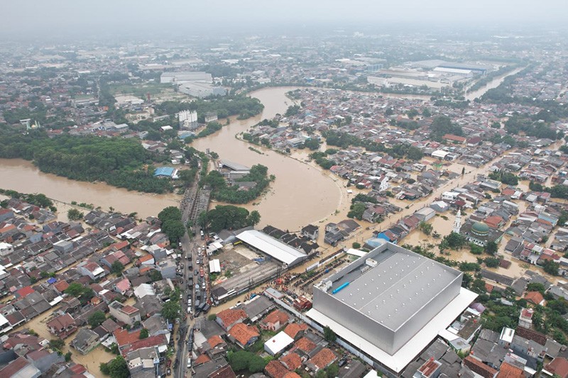 Pantauan dari Udara Dampak Banjir Bekasi Rendam Ribuan Rumah - Bagian 4