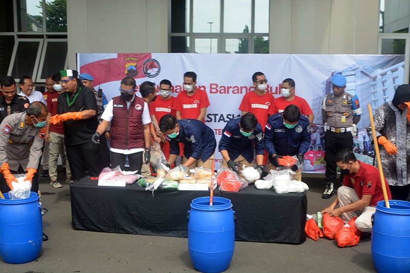 Ditresnarkoba Polda Jateng Musnahkan 26 Kg Sabu dan 10.300 Butir Ekstasi - Bagian 1