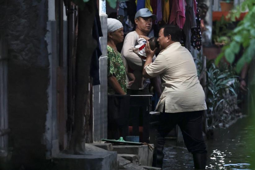 Presiden Prabowo Datangi Warga Bekasi yang Masih Dikepung Banjir - Bagian 1