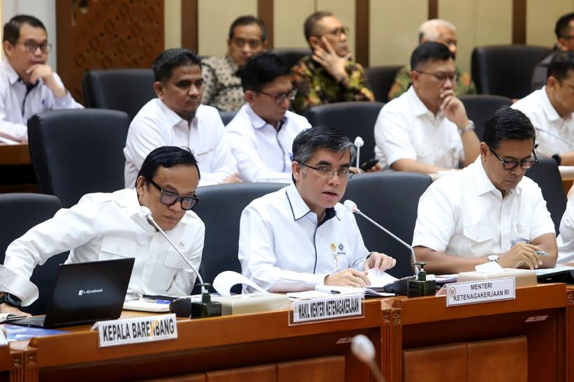 Menaker-DPR Bahas Hak Pekerja Sritex yang Kena PHK - Bagian 1