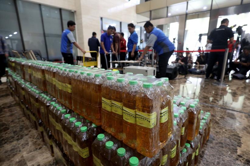 Barang Bukti MinyaKita Oplosan Disita Polisi - Bagian 3