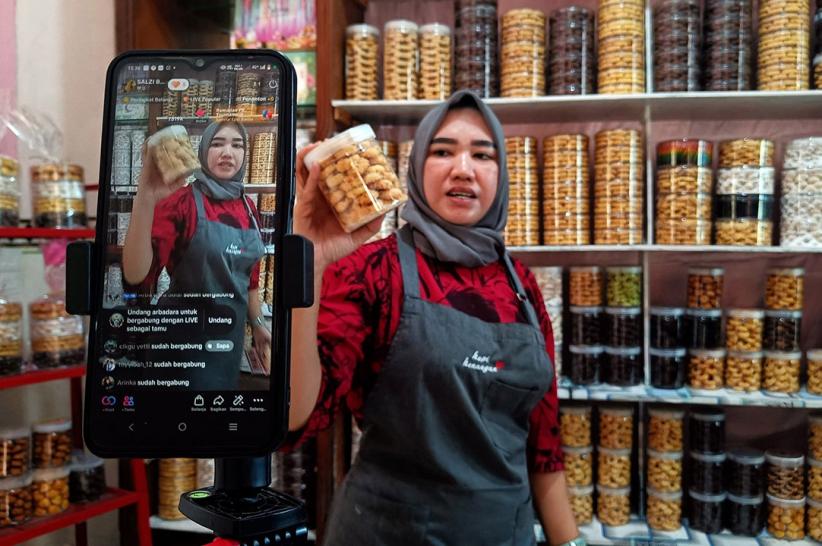Melihat Produksi Kue Kering hingga Dijual Live di Media Sosial - Bagian 1